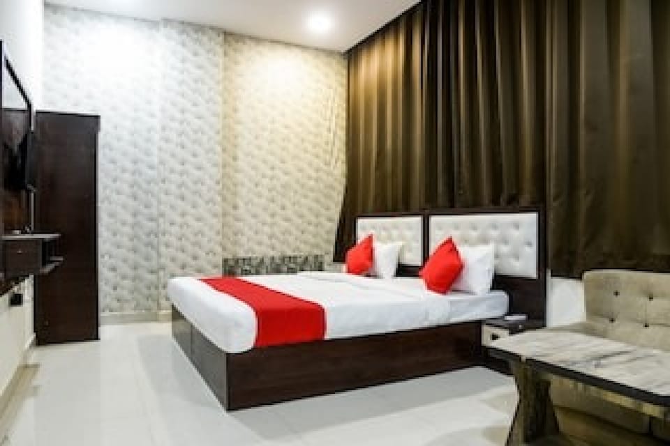 Capital O 81241 Hotel Paradise, MP Nagar Bhopal, Bhopal