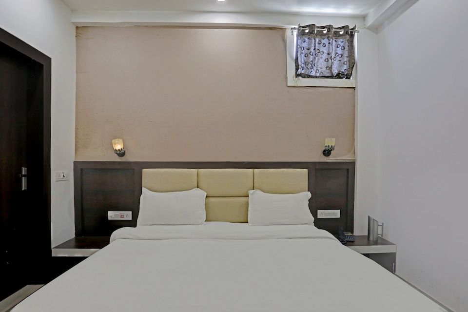 Collection O Hotel Moon Light, Fatehabad Road, Agra
