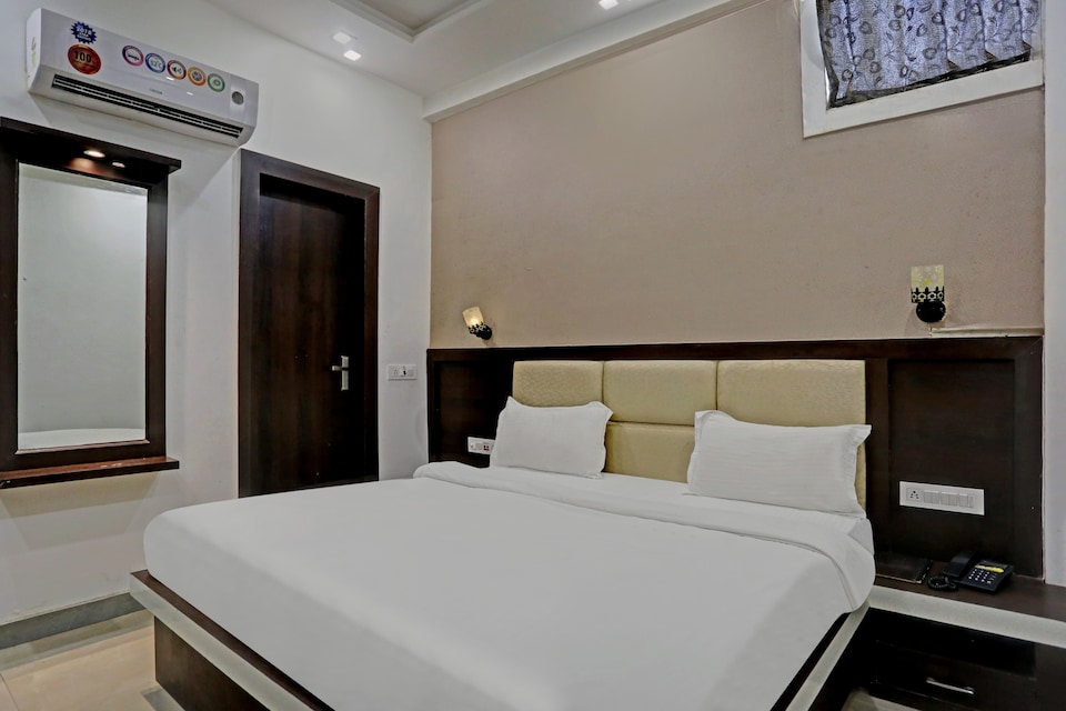 Collection O Hotel Moon Light, Fatehabad Road, Agra