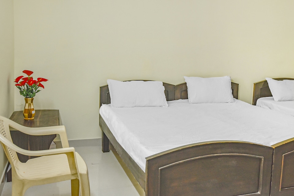 SPOT ON 81286 Chimmi Lodging , Peenya Bangalore, Bangalore