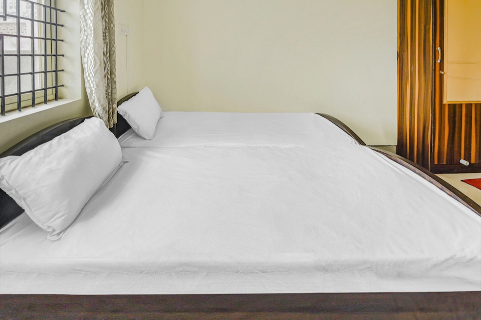 SPOT ON 81286 Chimmi Lodging , Peenya Bangalore, Bangalore