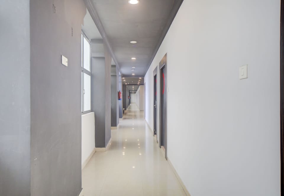 Hotel O Everest Hotel, Central Chennai, Chennai