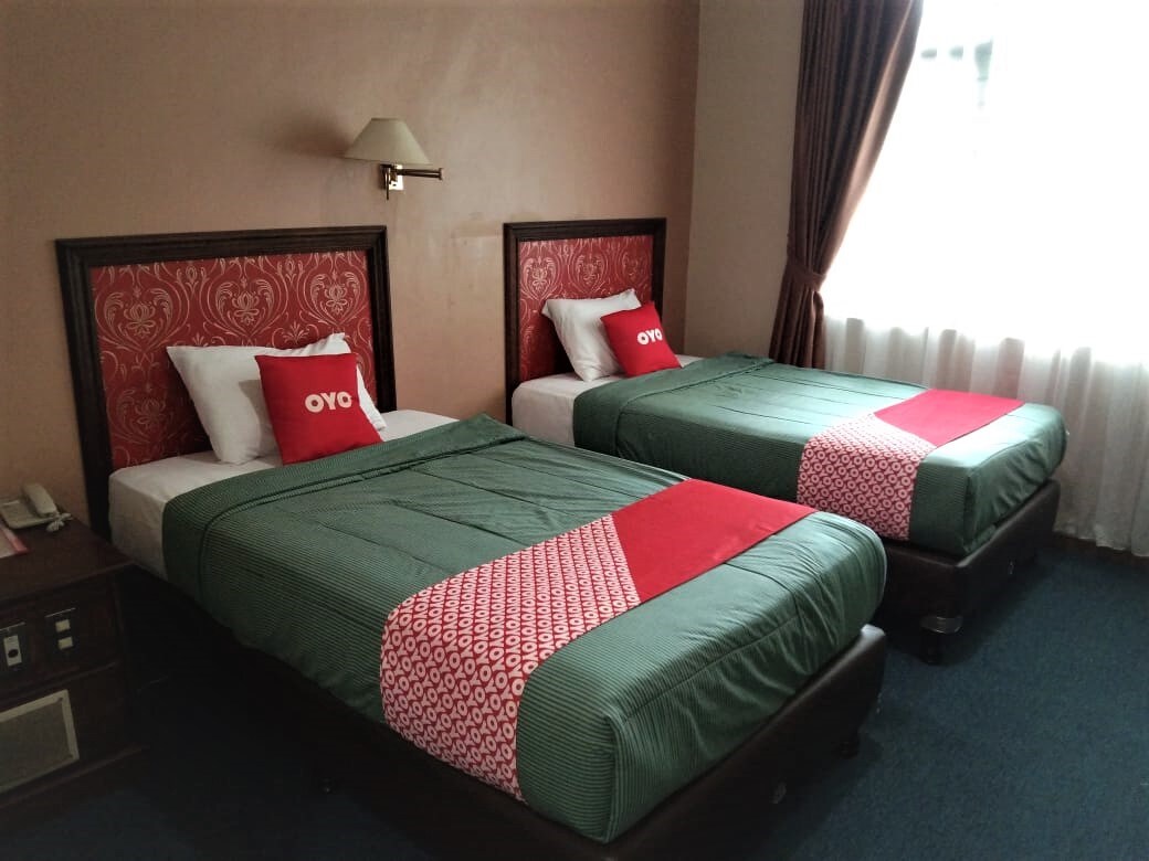 Capital O 90530 Ayong M Linggarjati Hotel Oyo Hotels Kuningan Book Rp161968 Oyo<script async src=