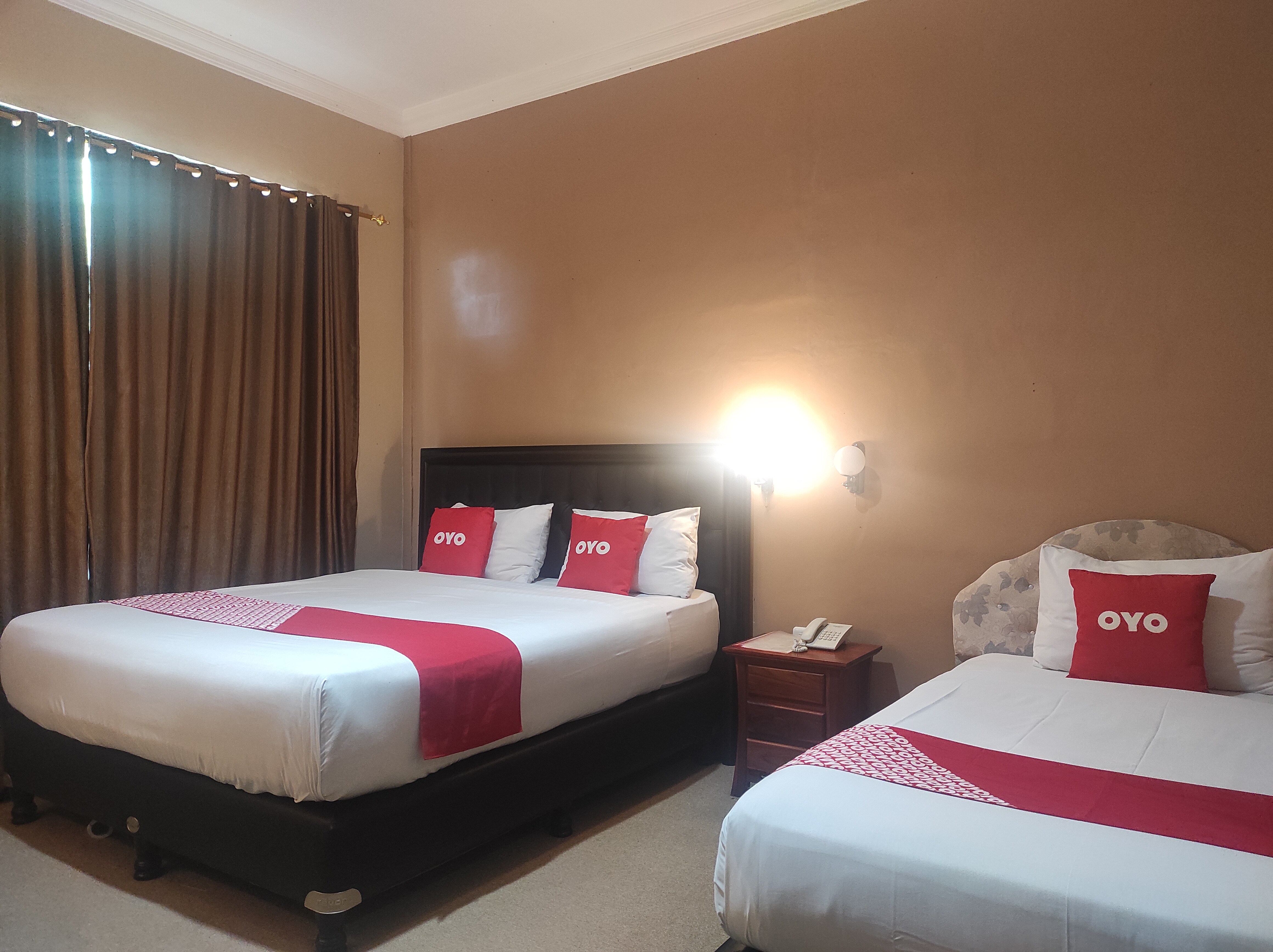 Capital O 90530 Ayong M Linggarjati Hotel Oyo Hotels Kuningan Book Rp161968 Oyo<script async src=