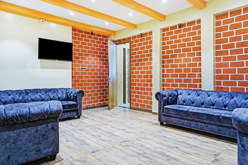 OYO  Collection O 81324 Club 24, Pune Camp, Pune