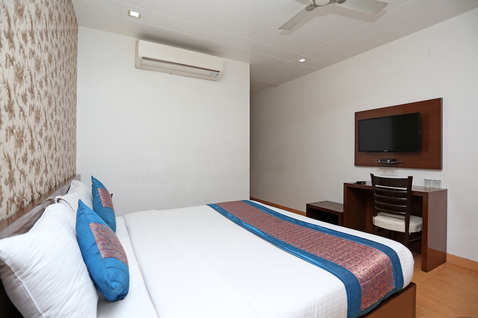 Capital 6772 Hotel Mukund  Capital Ghaziabad  Book    1300 OYO