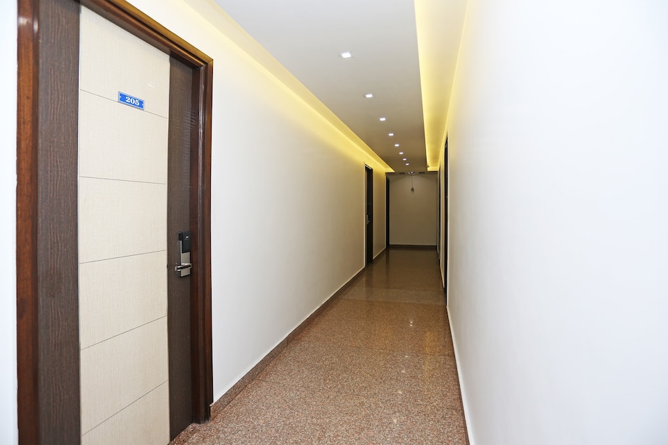 Capital O Hotel Mukund, Vaishali Kaushambi Metro, Ghaziabad