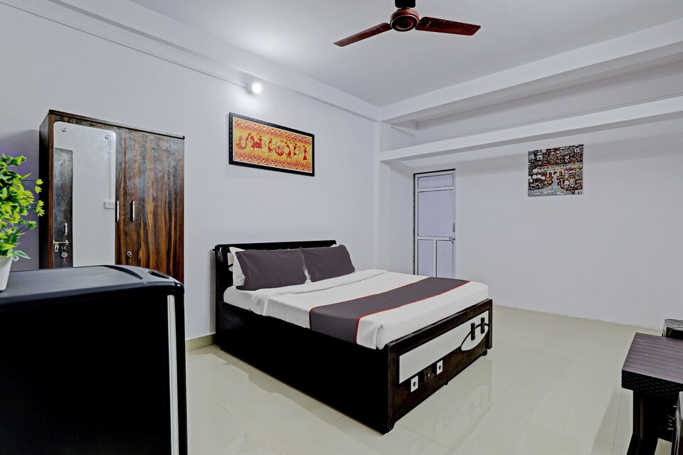 Collection O Vrindavan, Rajpipla, Vadodara