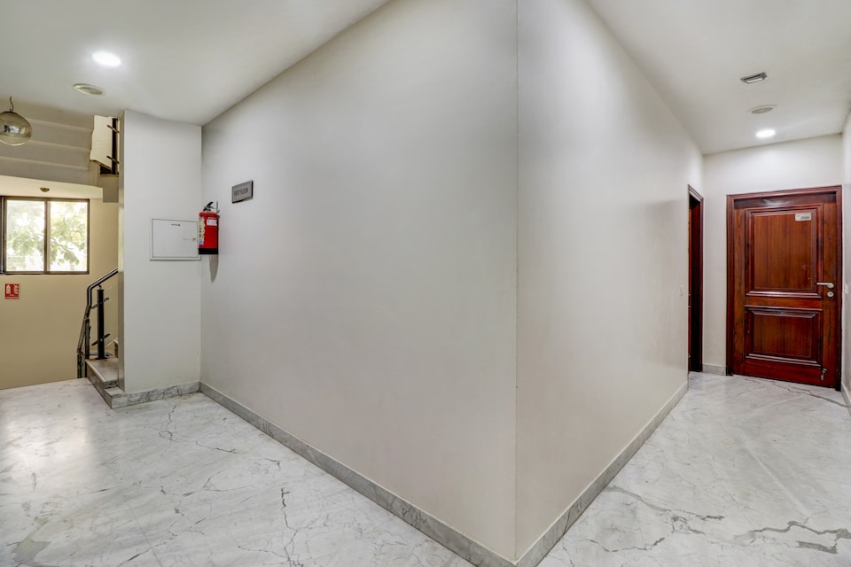 Capital O (81370) The Luxotica, Golf Course Road, Gurgaon