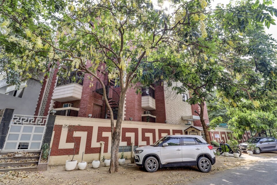 Capital O (81370) The Luxotica, Golf Course Road, Gurgaon