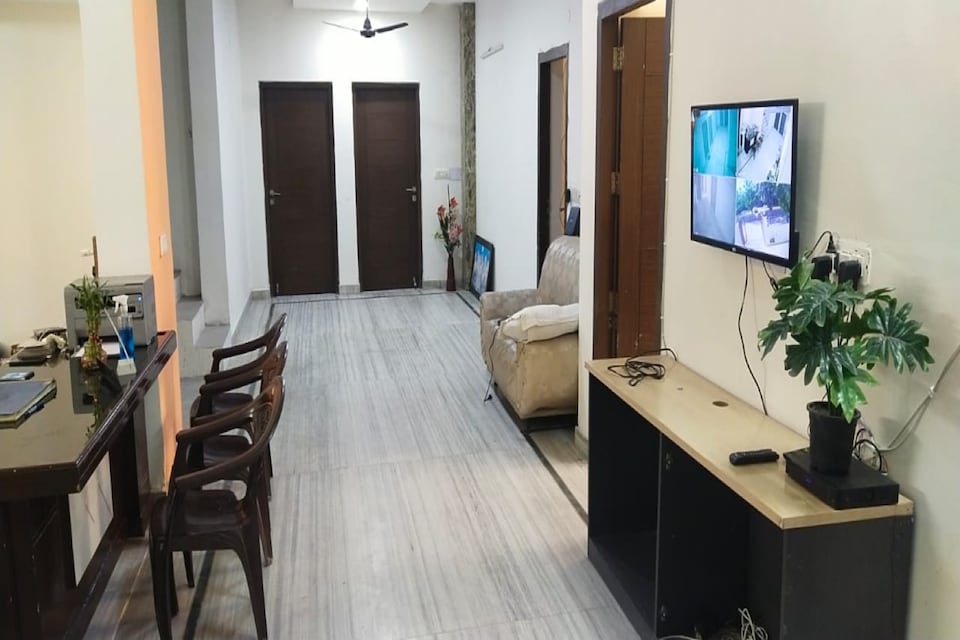 OYO Royal Hotel, Noida City, Noida