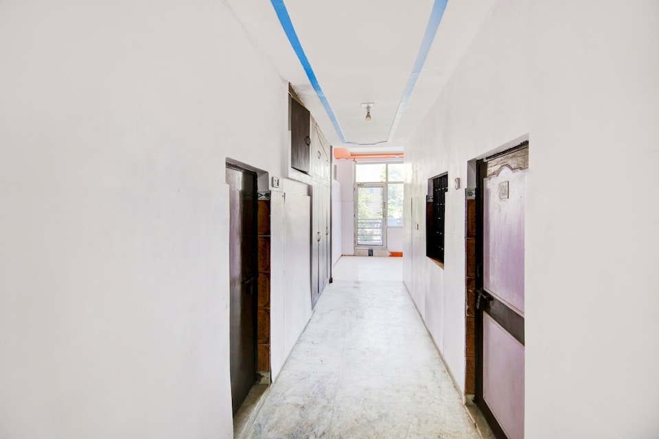 SPOT ON 81376 Relax Inn, Fatehabad Road, Agra