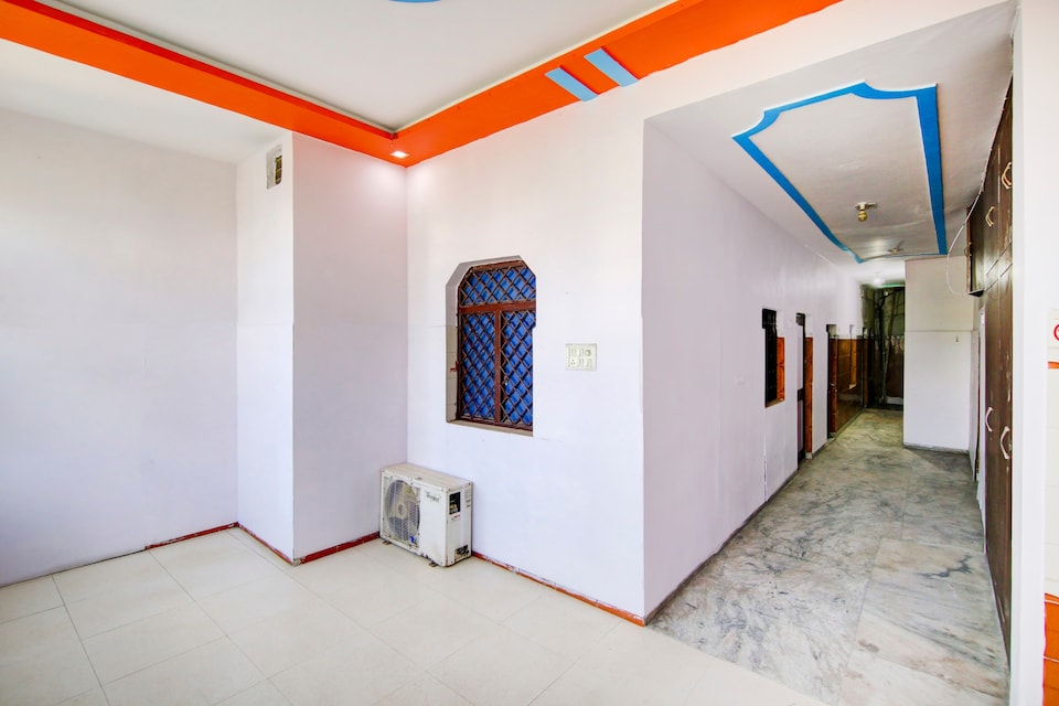 SPOT ON 81376 Relax Inn, Fatehabad Road, Agra