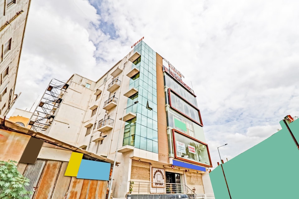 OYO 81386 Dhanvitha Suites, BTM Madiwala Bangalore, Bangalore