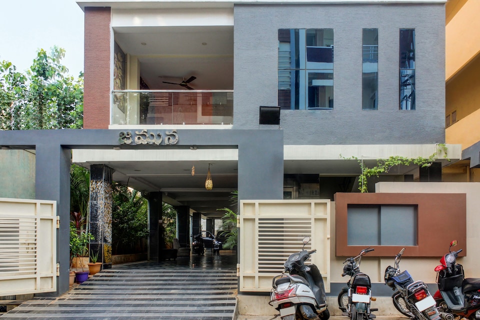 OYO 81390 Hotel Suprabhath Grand, Governorpet Vijayawada, Vijayawada