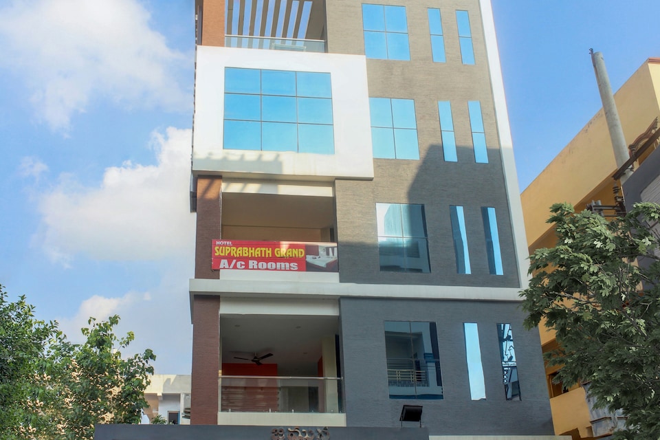 OYO 81390 Hotel Suprabhath Grand, Governorpet Vijayawada, Vijayawada