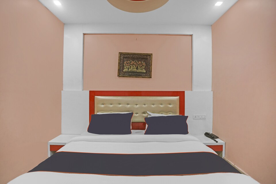 Collection O Sai Residency Near Gurudwara Shri Bangla Sahib, Paharganj Delhi, Delhi