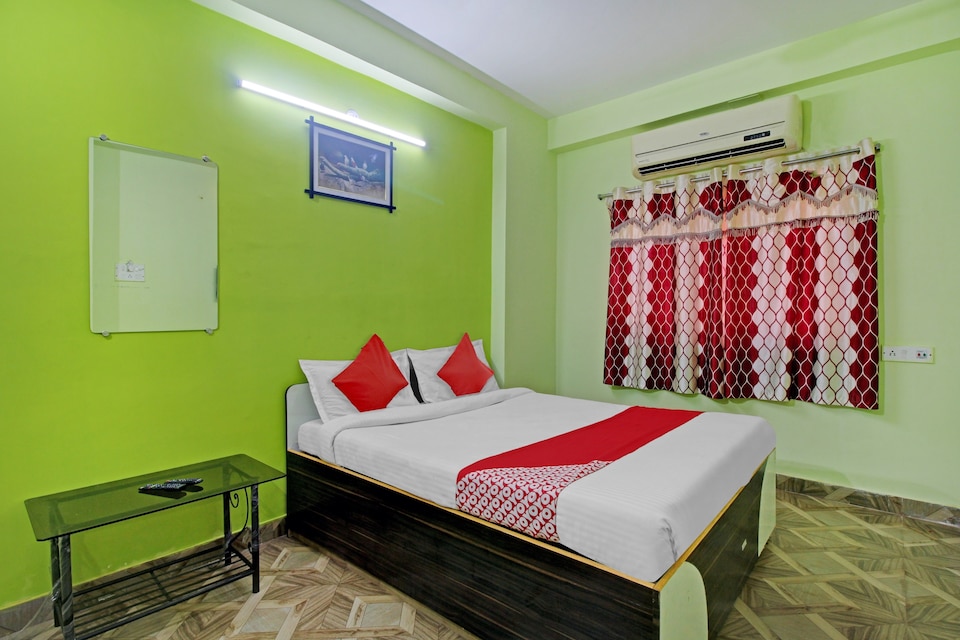 OYO Flagship 81403 The Four's Inn, Ruby Hospital Kolkata, Kolkata