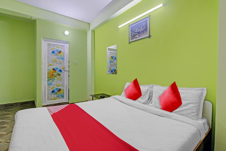 OYO Flagship 81403 The Four's Inn, Ruby Hospital Kolkata, Kolkata