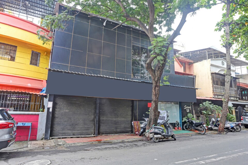 Capital O 81412 Hotel Amber Grand, Andheri West, Mumbai