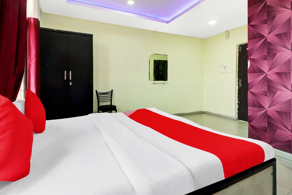 OYO 81432 M j inn, Main Market Ujjain, Ujjain