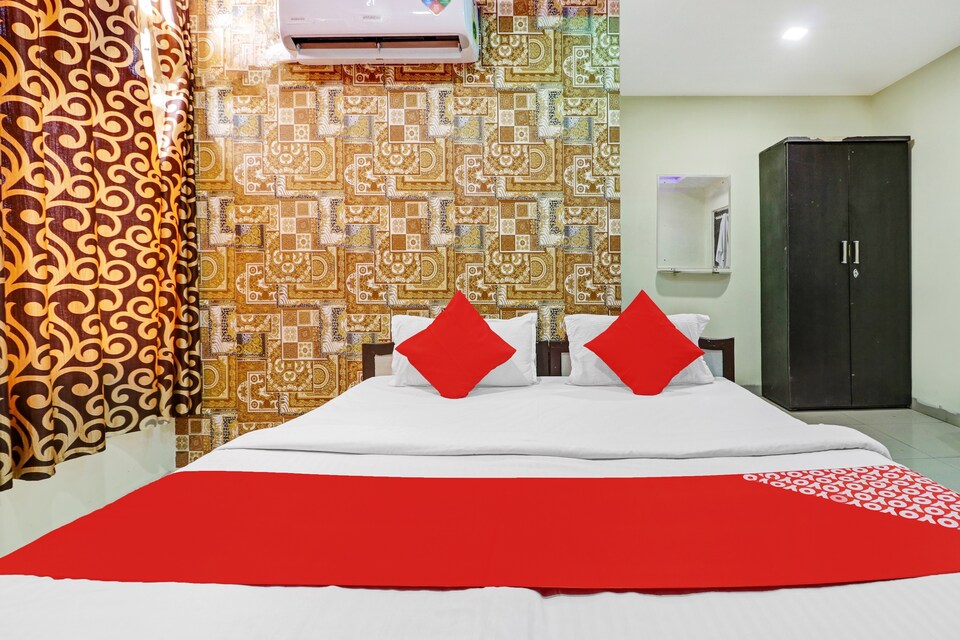 OYO 81432 M j inn, Main Market Ujjain, Ujjain
