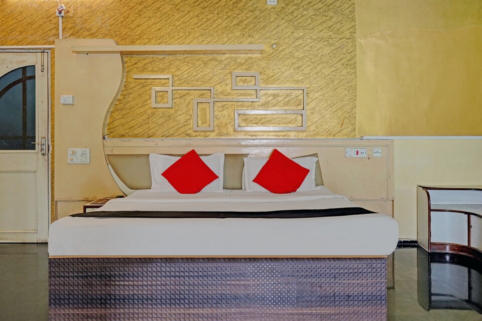 OYO 81474 Green Valley Inn, Station Road, Raipur