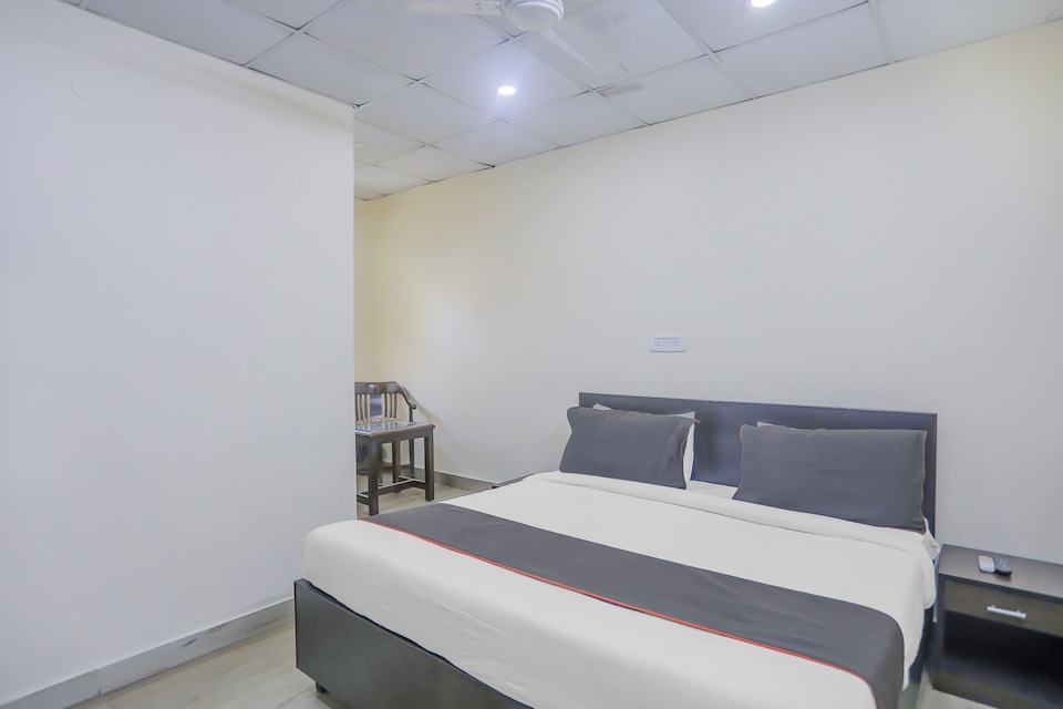 OYO 81527 Collection O A3S, AIIMS Delhi, Delhi