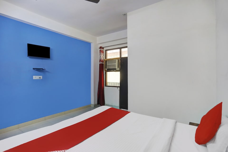 OYO Noida Empire, Noida City, Noida