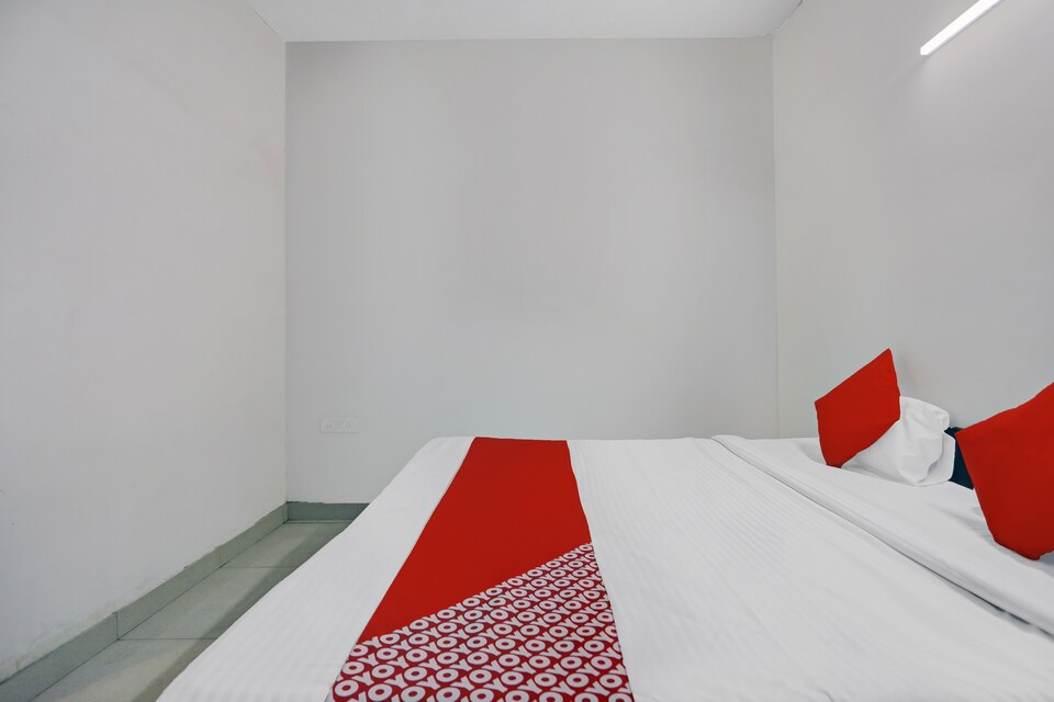 OYO Noida Empire, Noida City, Noida