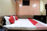 OYO Flagship 81569 The Red Rose Inn