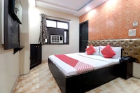 OYO Flagship 81569 The Red Rose Inn