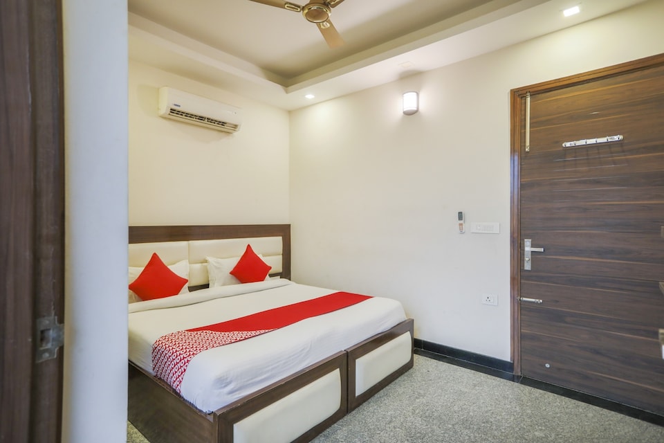 OYO 81573 Golf View Stays, Golf Course Road, Gurgaon