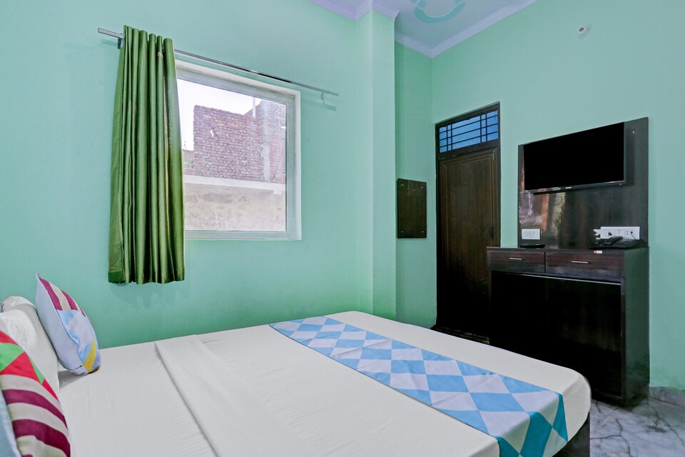 Live as AGR748, Fatehabad Road, Agra