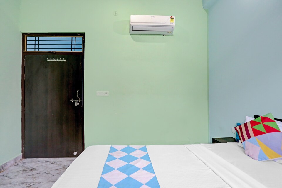 Live as AGR748, Fatehabad Road, Agra