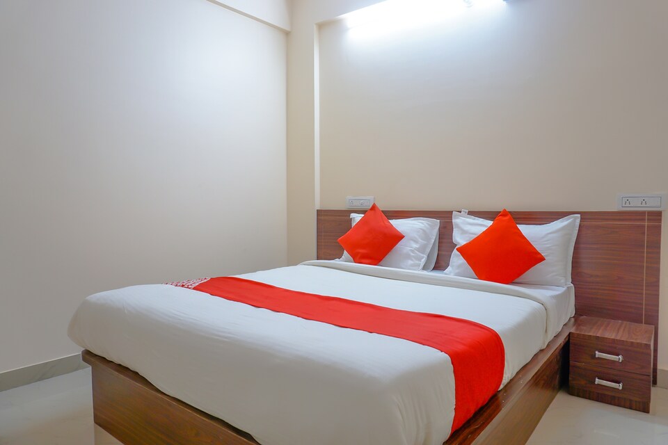 OYO Omkar Executive, Shikrapur, Pune