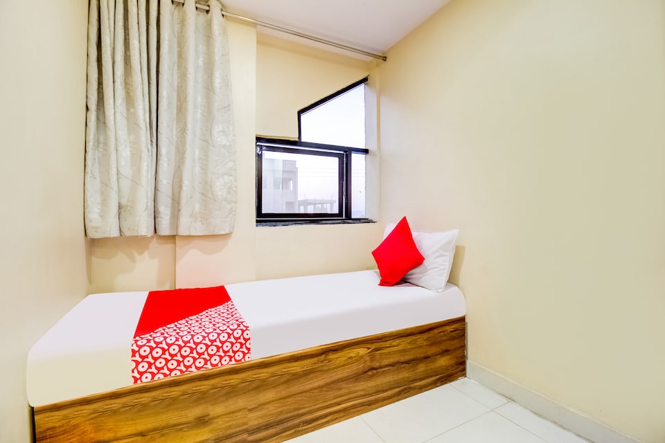 OYO Hotel Radhika, Nashik, Nashik