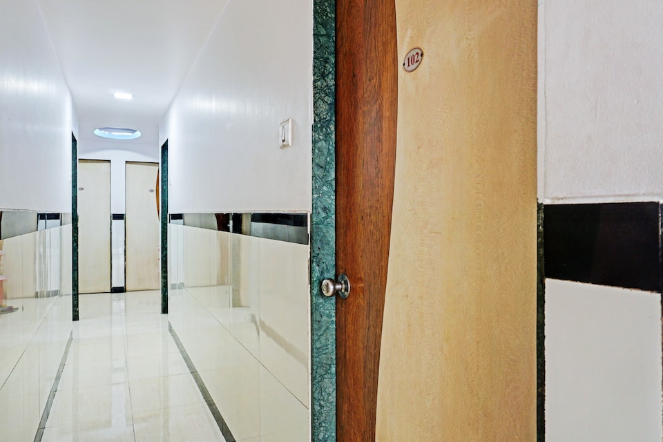 OYO 81635 Silver Hotel, Swargate Pune, Pune