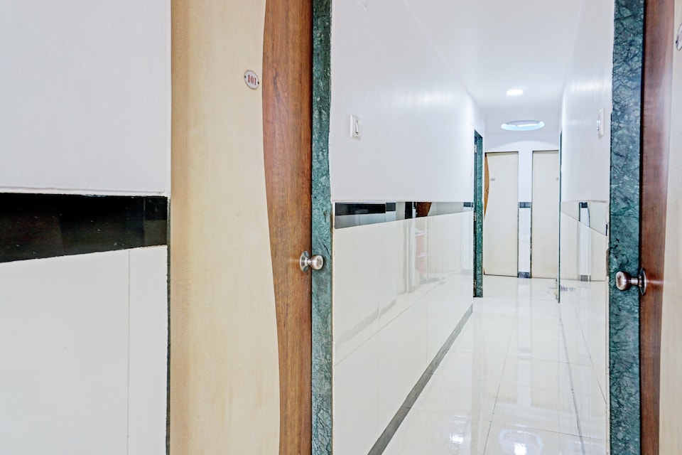 OYO 81635 Silver Hotel, Swargate Pune, Pune