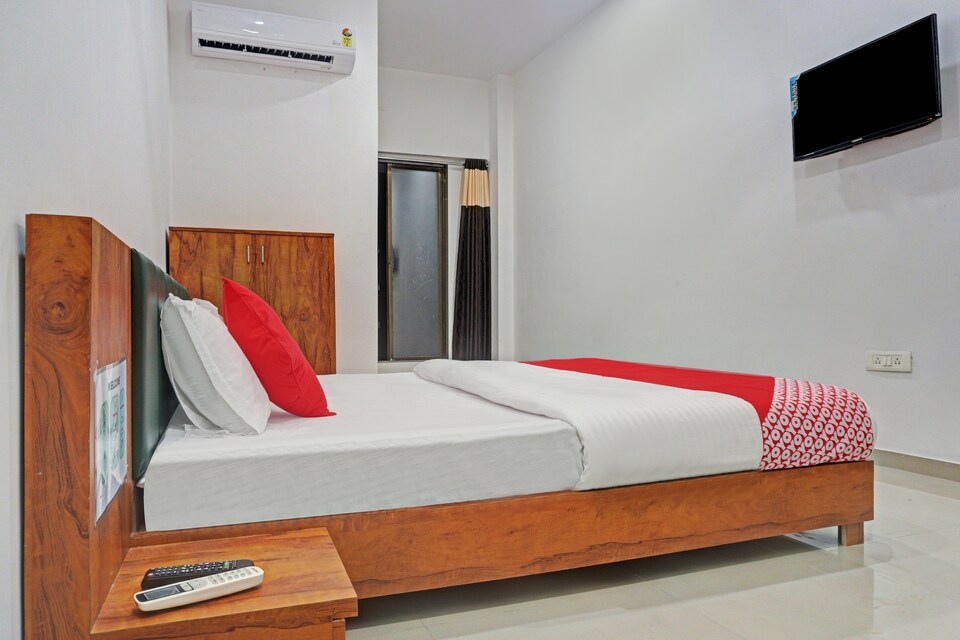 live on srt108, Airport Surat, Surat