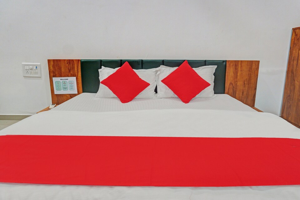 live on srt108, Airport Surat, Surat