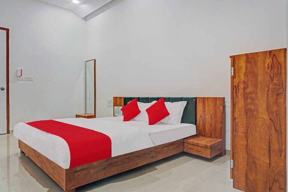 live on srt108, Airport Surat, Surat