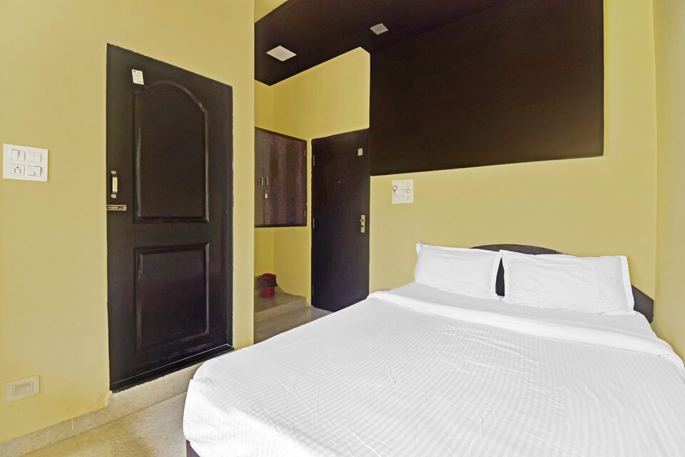 Capital O 81657 Madhus Inn Hotel, Arambol Goa, Goa