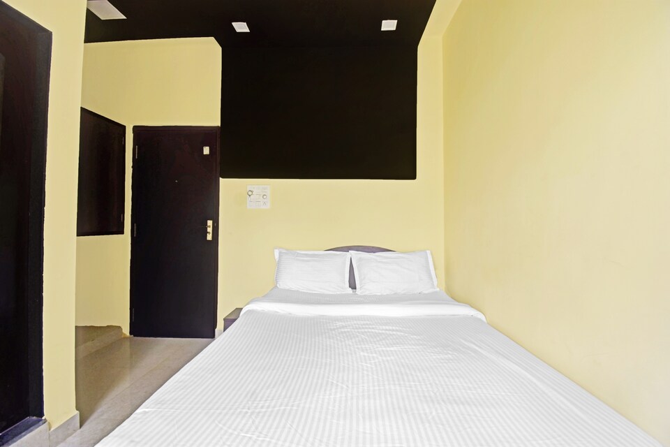 Capital O 81657 Madhus Inn Hotel, Arambol Goa, Goa