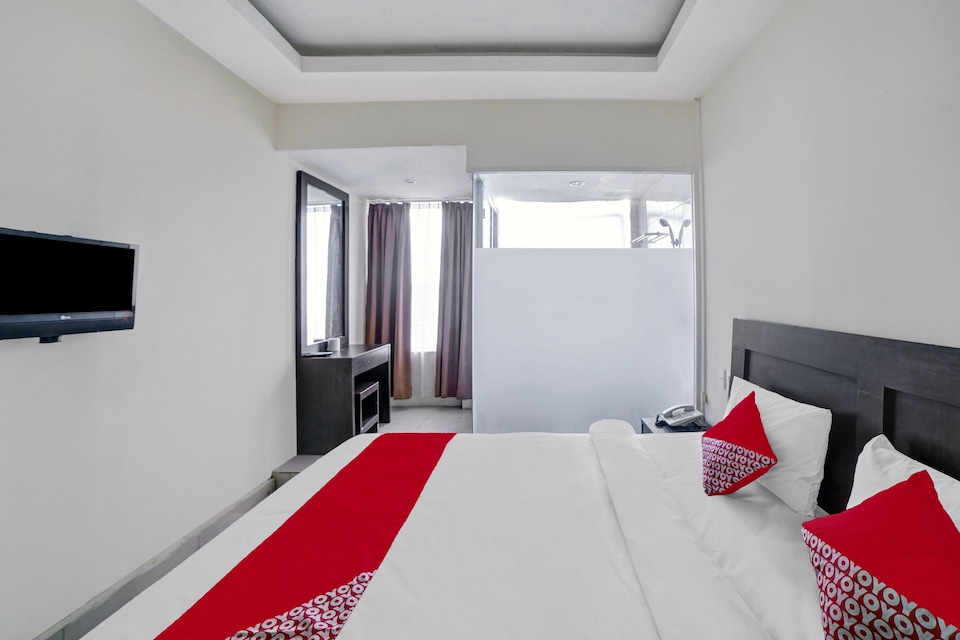 Super OYO 90565 Wesly House, Medan, मेडन