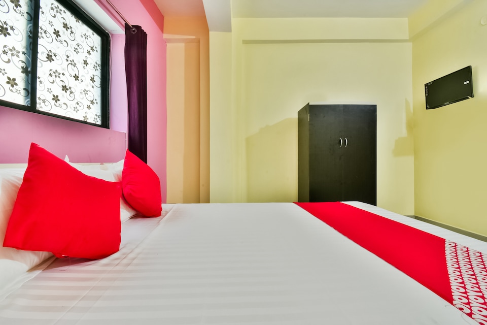 live on PAT931, Bailey Road, Patna