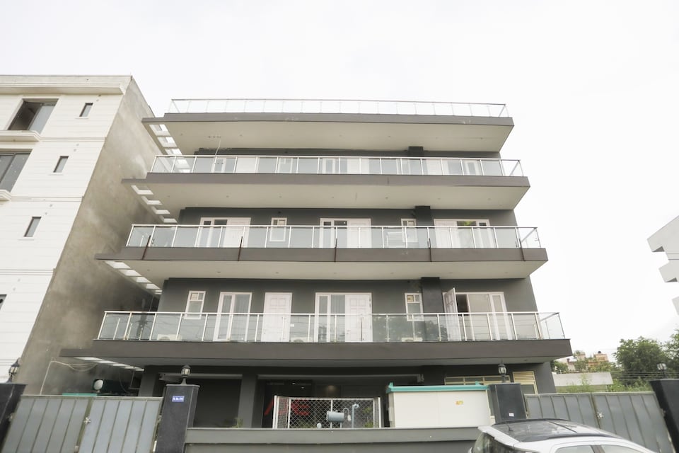 OYO Townhouse 81710 Aone Near Omaxe Celebration Mall, Medanta, Gurgaon