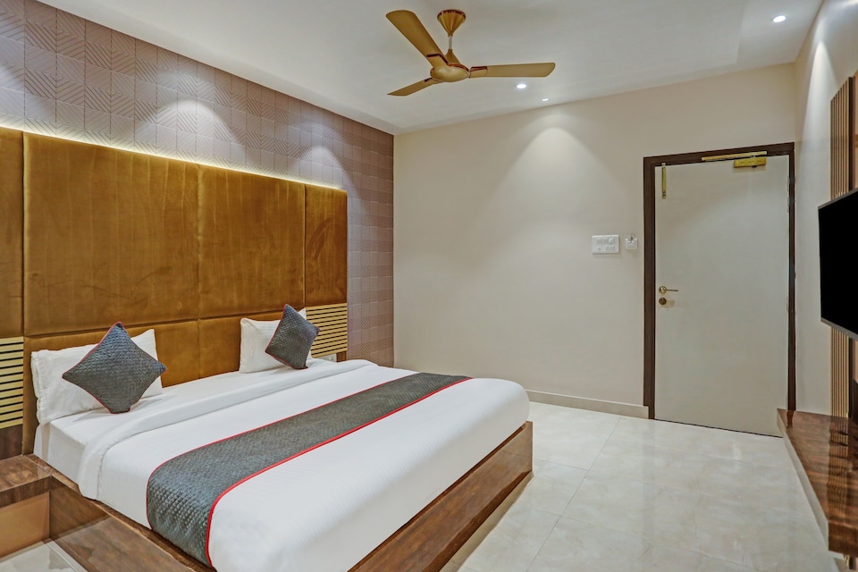 Hotel Maya Crystal, Barra Kanpur, Kanpur