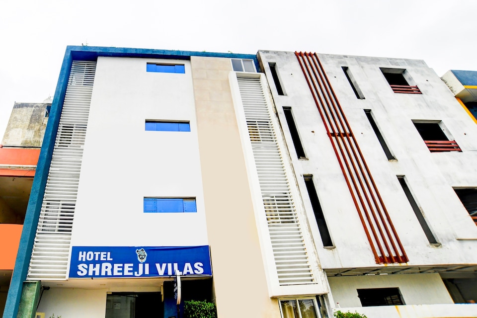 OYO 81745 Townhouse 445 Hotel Shreeji Vilas, Vijay Nagar Indore, Indore