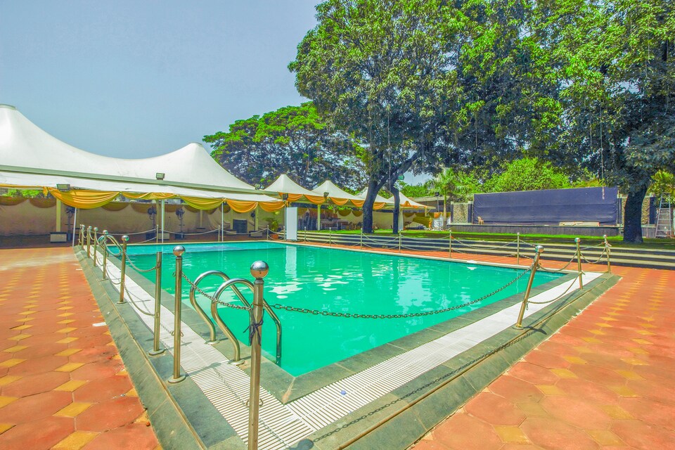 OYO 6800 Purohit Holiday Resort, Lonavala Market, Lonavala